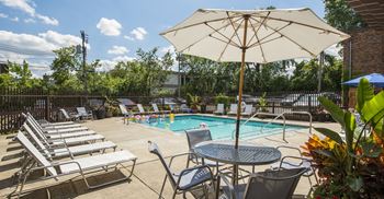Ridgewood Arches Apartments in Minneapolis, MN Outdoor Pool